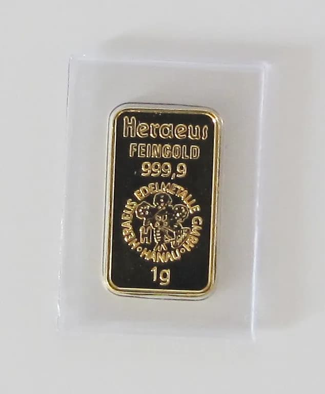 1g Heraeus gold bullion bar sealed in plastic, ideal for investors looking to buy gold bullion bar for secure and certified ownership.