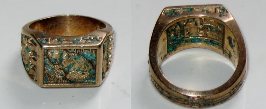 Gold ring showing severe copper tarnish on gold, illustrating what is tarnish on gold caused by copper oxidation.