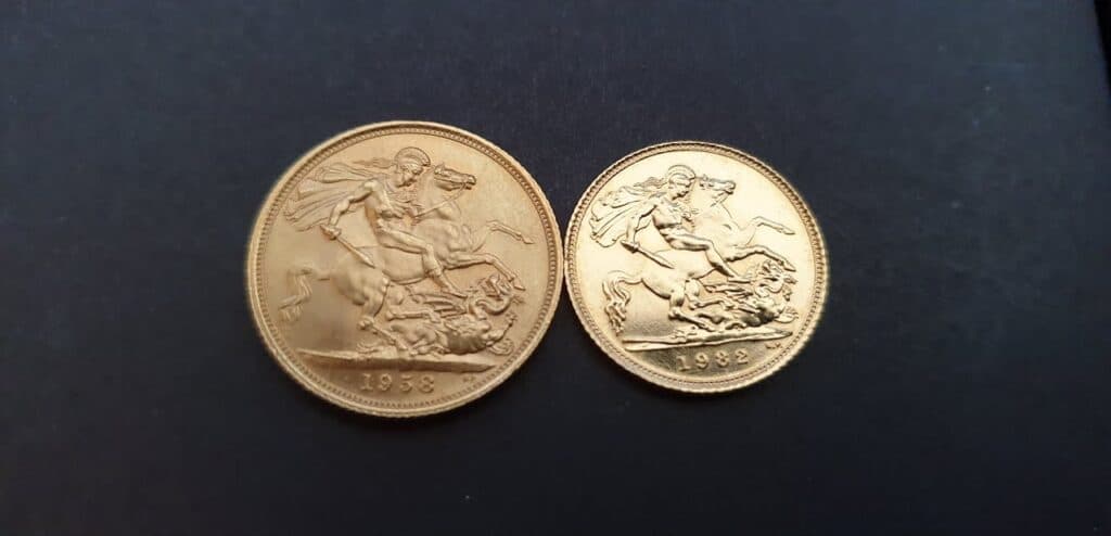 Gold full Sovereign coin vs half Sovereign coin size comparison showing visual difference in diameter.