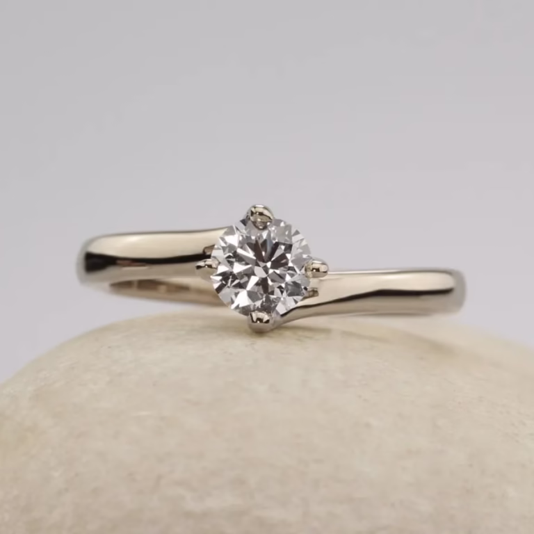 What is white gold? Solitaire diamond ring in polished 18ct white gold with rhodium plating.